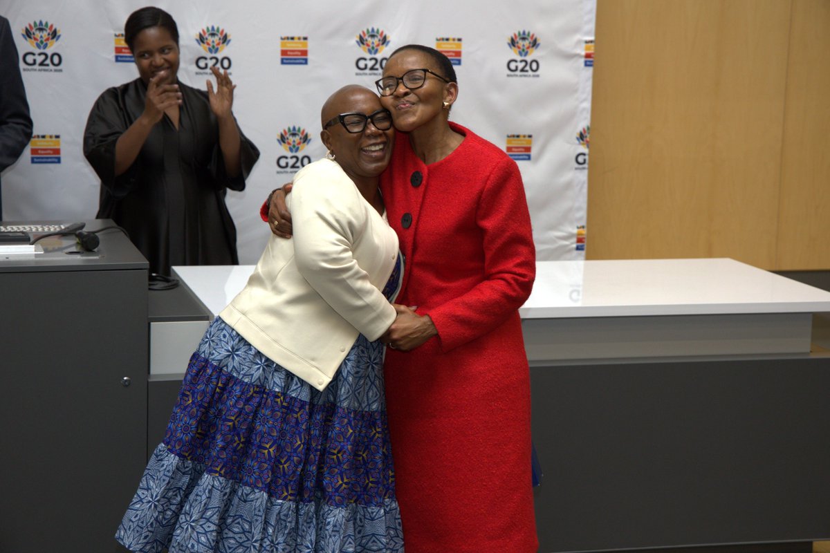 AVReQ_SU's tweet image. “Solidarity is not a perfect union.” On #AfricaDay2025, Prof Pumla gave a very relevant lecture on repair, recognition & responsibility at @unimpumalanga, drawing from her work as the SARChI Chair in Violent Histories.
#STISA2034 #TraumaHealing #ScienceForDevelopment #G20SA
