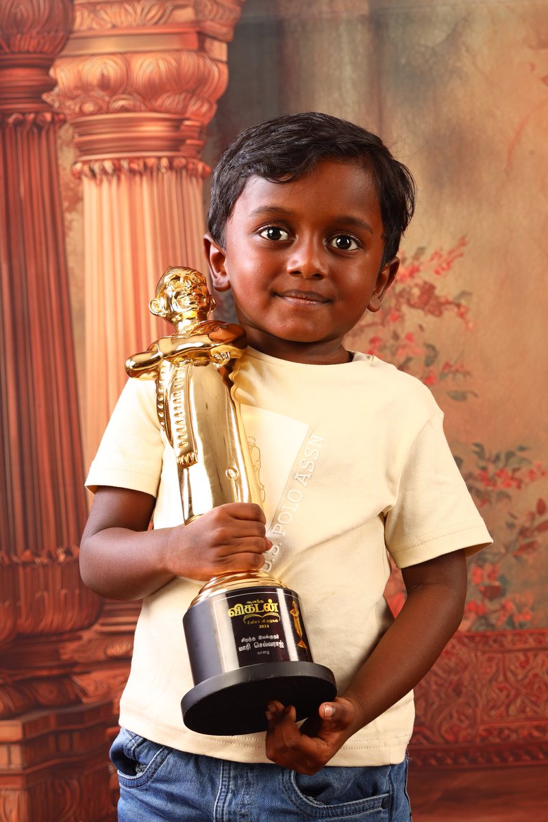 Navvi Studios (@navvistudios) on Twitter photo And when the award went to Director #MariSelvaraj for The Best Director of 2024 Kutty Mari stepped in to grab it!! 🌸
#Vaazhai ❤️✨
<a href="/CinemaVikatan/">சினிமா விகடன்</a>
#VikatanCinemaAwards2024
#VikatanAwards And when the award went to Director #MariSelvaraj for The Best Director of 2024 Kutty Mari stepped in to grab it!! 🌸
#Vaazhai ❤️✨
<a href="/CinemaVikatan/">சினிமா விகடன்</a>
#VikatanCinemaAwards2024
#VikatanAwards