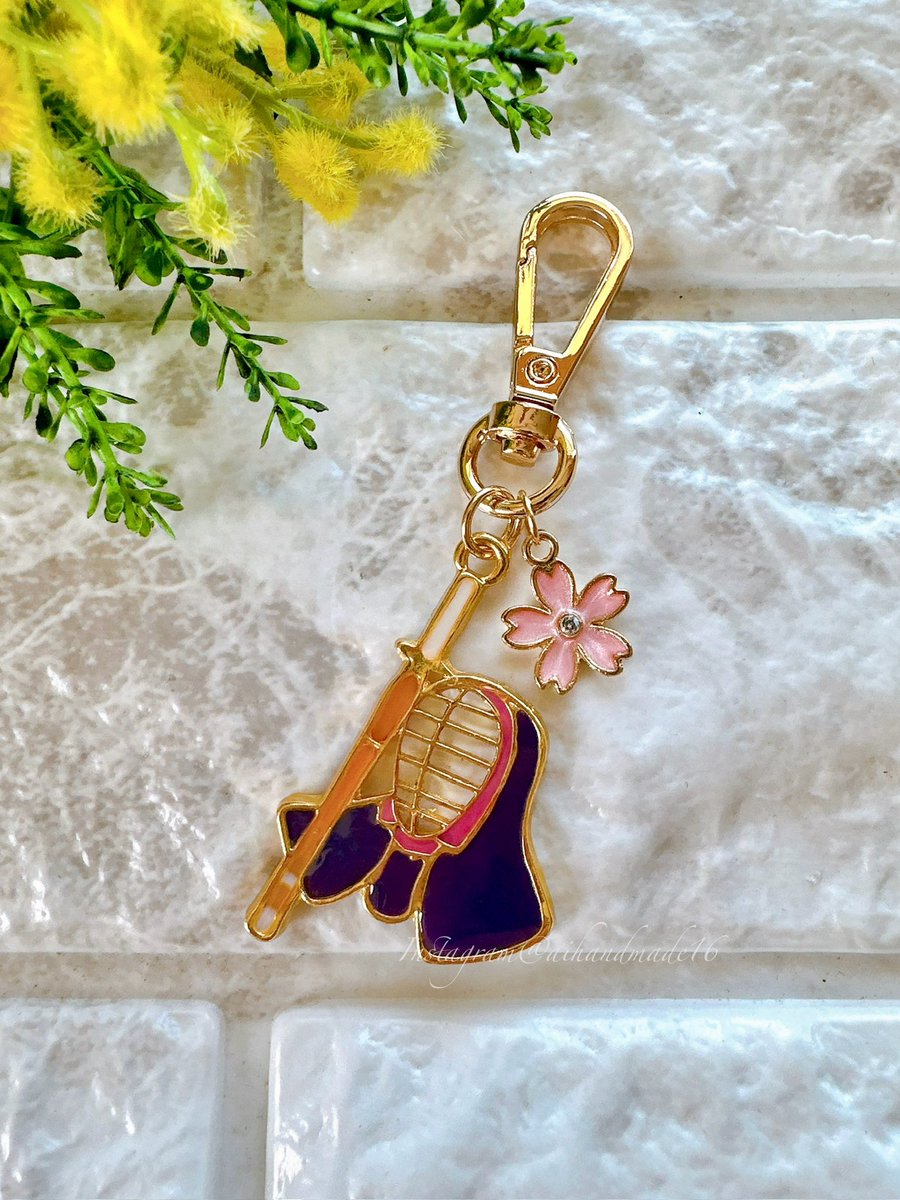 DecoAi's tweet photo. 剣道×桜🌸
マットな紫色が大人かわいいキーホルダーが完成しました。剣道ガールへのプレゼントにもぜひ💜

🛒メルカリ販売中▷ 『剣道キーホルダー』で検索

#剣道女子 #大人かわいい #キーホルダー #ハンドメイド販売 #剣道キーホルダー #桜モチーフ https://t.co/P9hv9Drev9