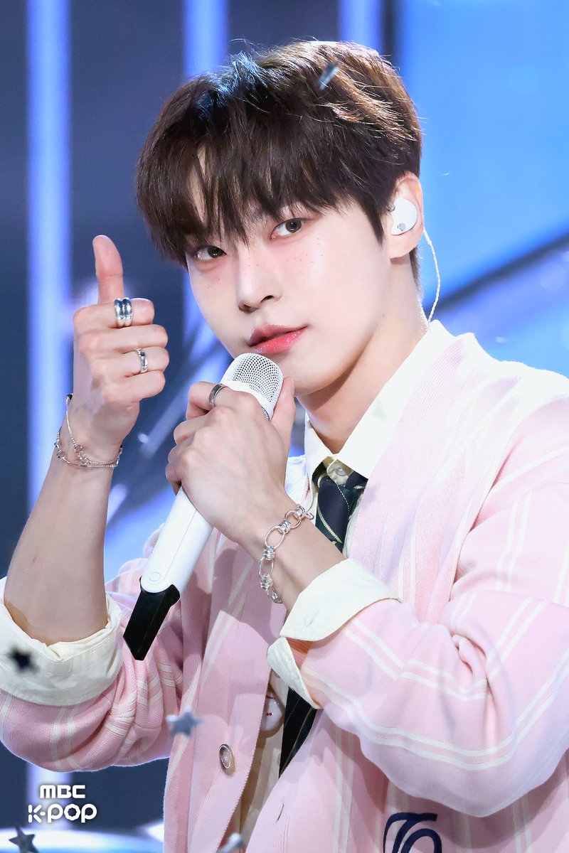 MBC_entertain's tweet photo. 시즈니는 도영이 보면
하룰랄라를 넘어서 우주까지 감💚

📷 ☞https://t.co/kRoTDP79Rg

250614 #쇼음악중심 #음중 #DOYOUNG #도영 @NCTsmtown https://t.co/XMKhqY4Owj