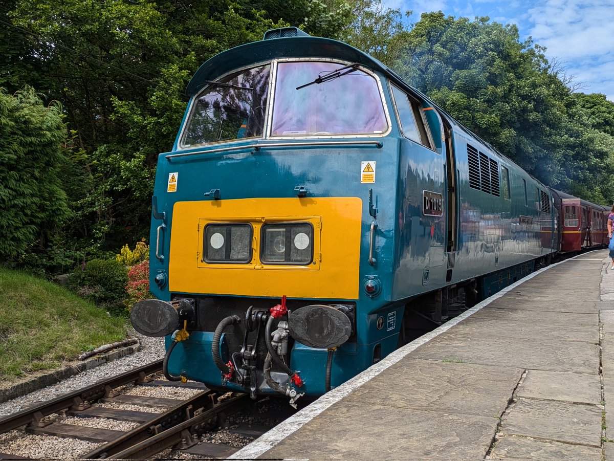 SteelCityDog_'s tweet image. Still my favourite from last year. And definitely my favourite loco of last year's gala.

#Class52 'Western' D1015 "Western Champion" at Oxenhope. I am absolutely hooked on 'Westerns'... They're absolutely incredible machines.

@WorthValley