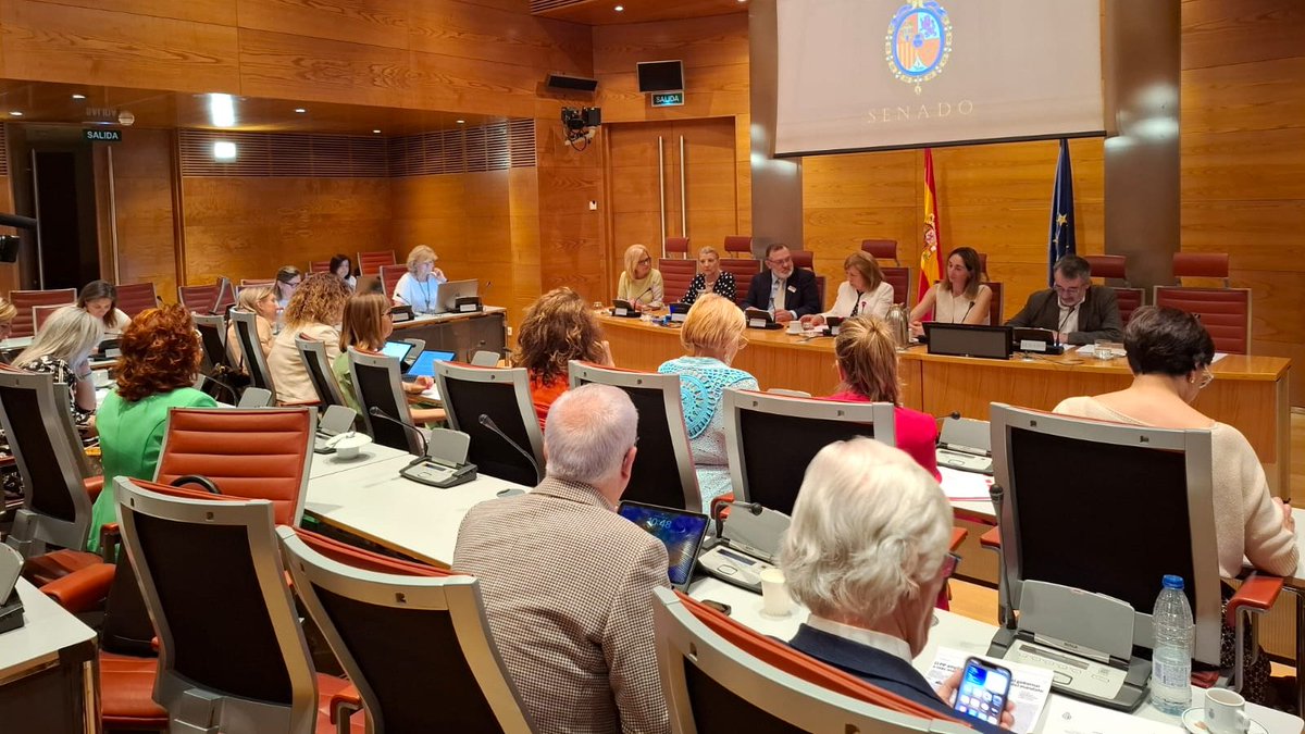 Hoy estamos en el <a href="/Senadoesp/">Senado de España</a> dando voz a las #familiasnumerosas, para exponer su realidad y demandas. Pedimos más inversión en #familia y medidas directas y útiles para los hogares con más #hijos: prestación universal, apoyo real en conciliación y proporcionalidad en las ayudas.