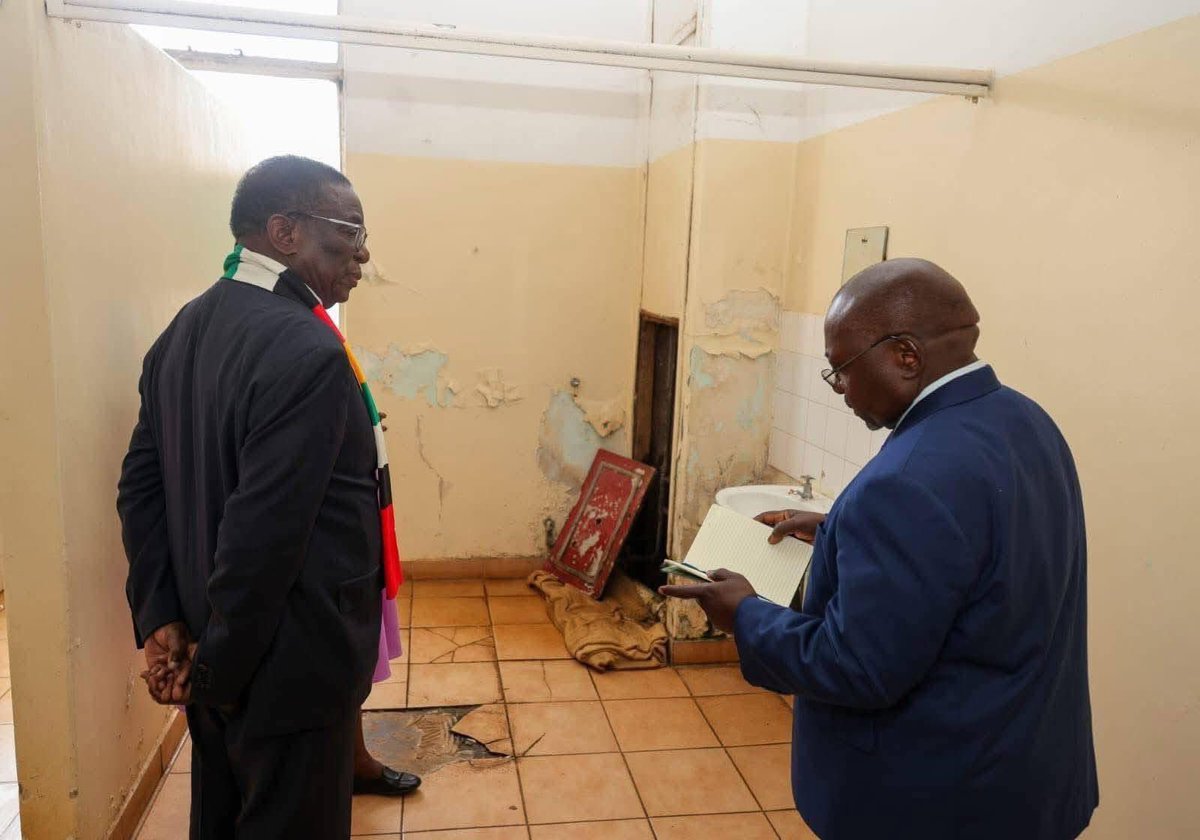 Kan_Yimo's tweet image. We will probably be charged US$1 million for each of those walls to be painted. 
We are led by imbeciles. 
#ZanuPfOut