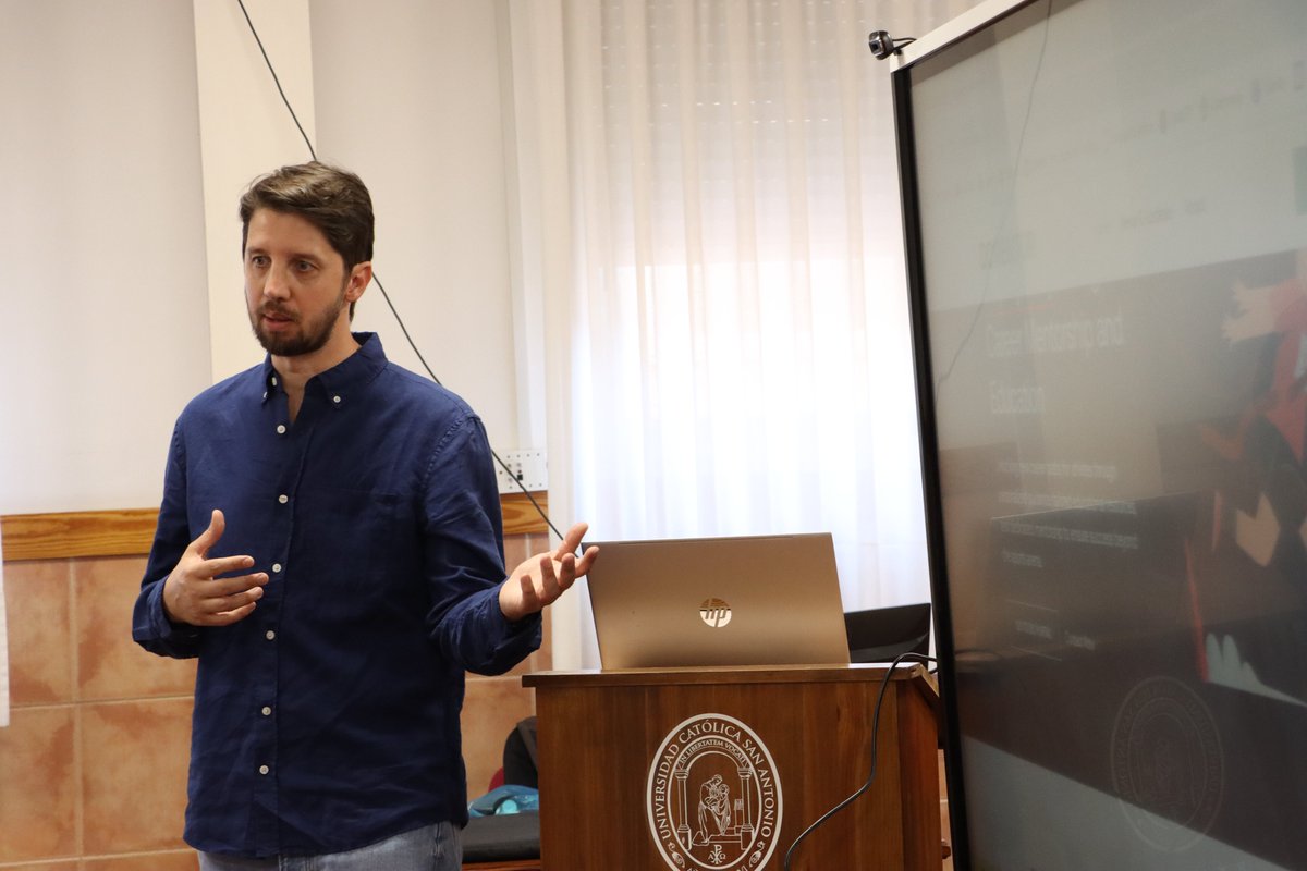 🎽Los investigadores de la Facultad <a href="/UCAM_CAFD/">UCAM Facultad de Deporte</a> acogen la reunión transnacional de <a href="/DCMENTOR133267/">DCMENTOR</a>. Este proyecto europeo busca apoyar a los atletas en la conciliación de sus carreras deportivas con su desarrollo académico y profesional mediante mentoría y plataformas online