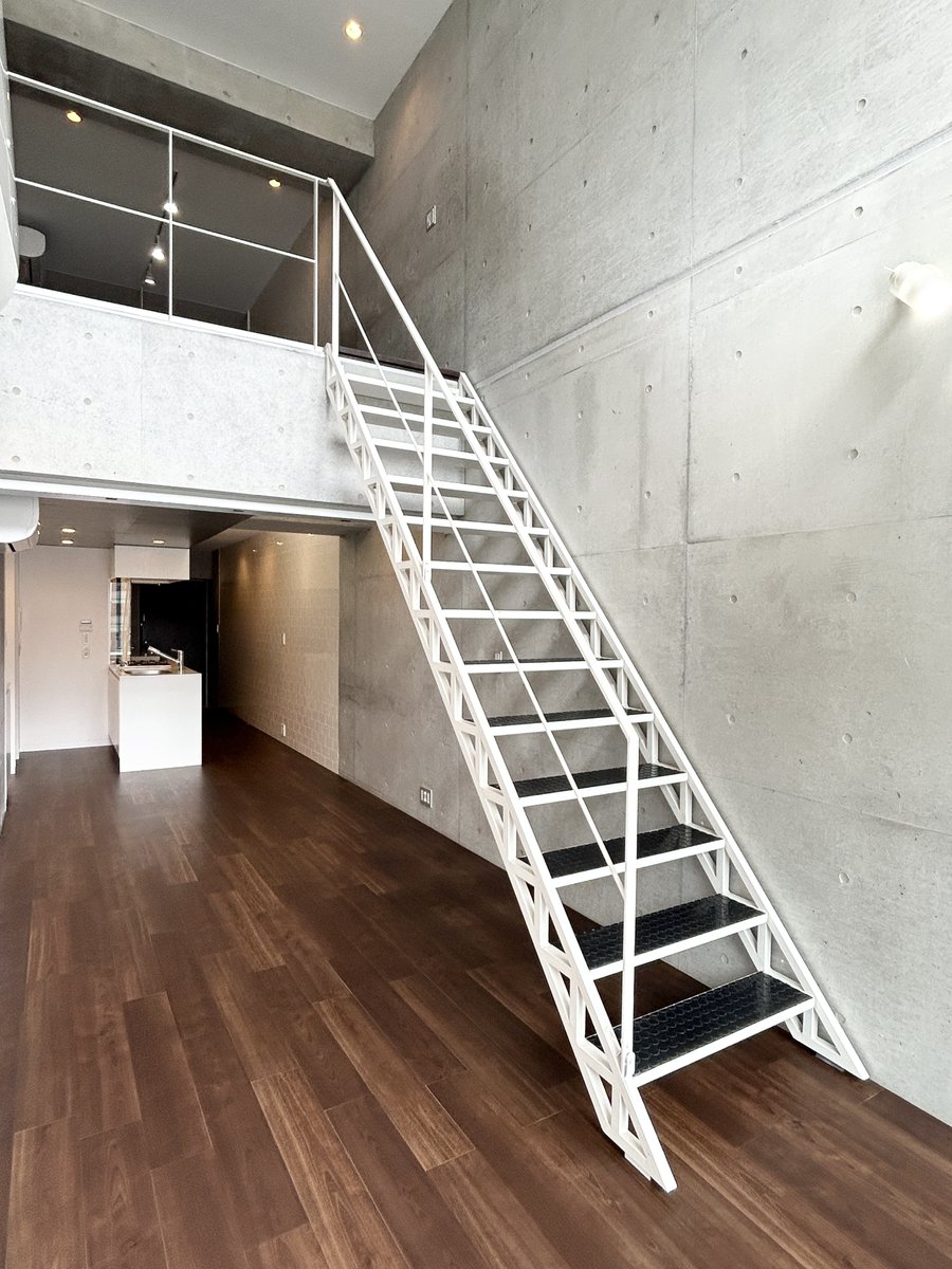 R_STORE's tweet photo. 「渋谷 憧れの存在 1208号室」
https://t.co/UNa6c1khd9

立地良し、デザイン良し、天井高し。
渋谷のカッコいいお部屋で新生活を始めよう。

#アールストア #デザイナーズ #コンクリート打ちっ放し

総賃料385,000円 / 73.48㎡ / 2SLDK https://t.co/DSQ7x94gX1