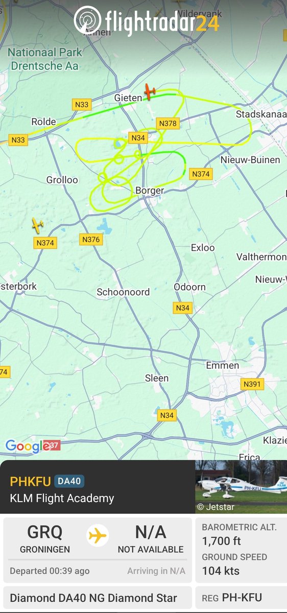 Zo ga eens even weg! Ik zie hier voor mijn rust. 😡 Met je kutvliegtuigje.