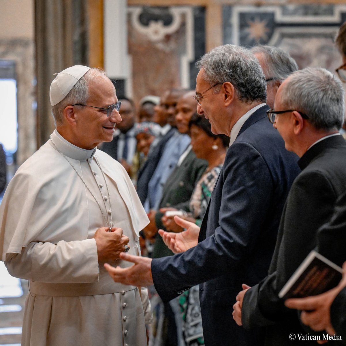 "This African martyr, in a continent rich with young people, shows how they can be a 'disarmed and disarmed' buzzer of peace"

Pope Leo's words to the audience for the Beatification of Floribert Bwana Chui.

👉 Read the full speech: bit.ly/3ZBShgd