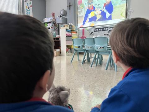 eTwinningFrance's tweet photo. 👏 Bravo à l’école Ste-Anne de Saint-Thélo (22) et à Aurore Guigny pour leur label de qualité #eTwinning !
🌍 Un projet autour des émotions avec Suède 🇸🇪, Roumanie 🇷🇴 et Espagne 🇪🇸
🐺 Une mascotte voyageuse + un livre numérique collaboratif = succès !
🔗 https://t.co/KWSGCQHmlw https://t.co/8LE8QrA7Wa