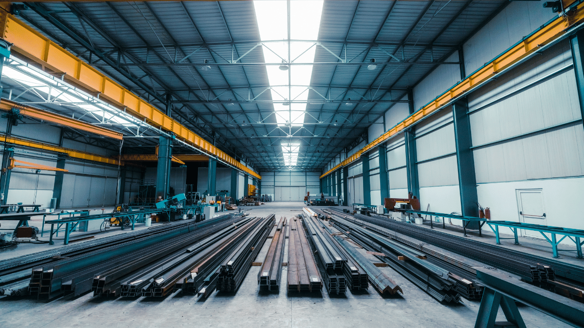 FourJawMA's tweet photo. The latest #MakeUK Q2 2025 Outlook report paints a mixed picture for the UK #manufacturing sector. While output is finally showing signs of recovery, order books remain soft, margins continue to be squeezed, and confidence is buoyed more by future hope than present performance https://t.co/7U91h6zqgr