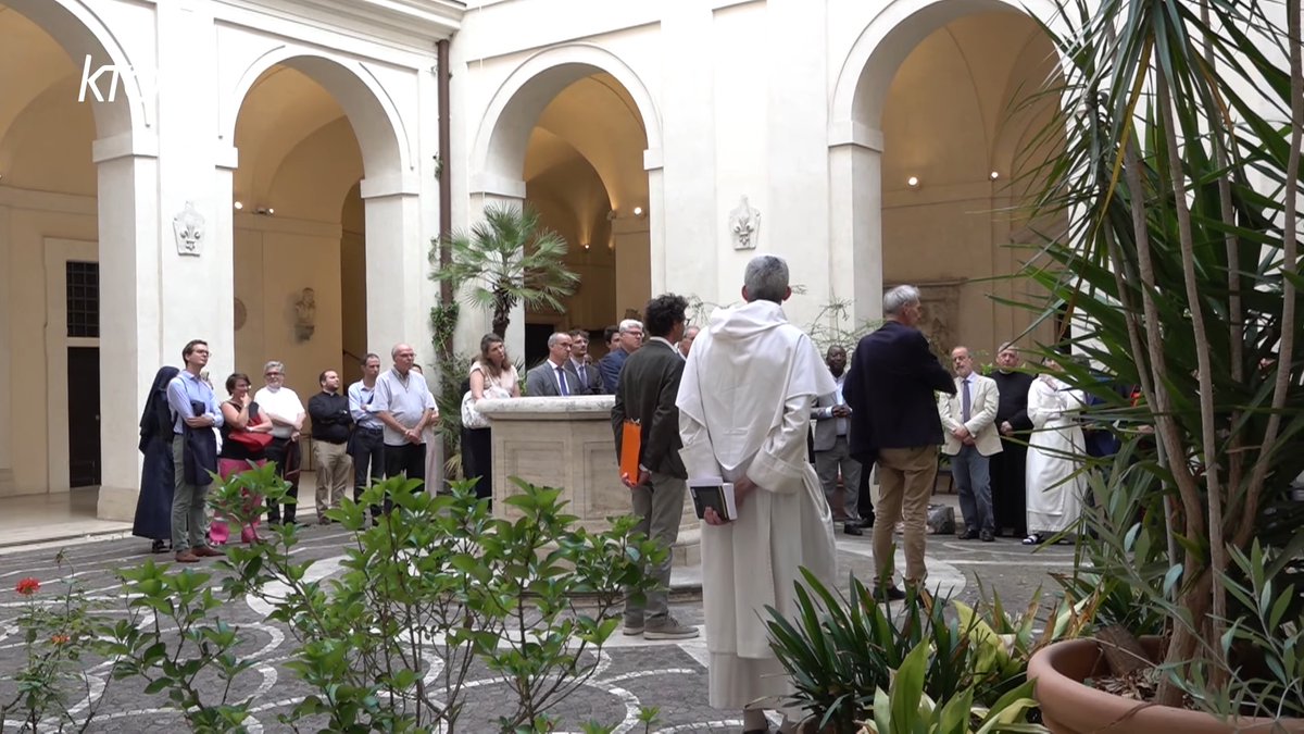 KTOTV (@ktotv) on Twitter photo Hommage à Jacques et Raïssa Maritain à #Rome !
80 ans après sa nomination comme ambassadeur de France près le Saint-Siège, une plaque en leur honneur a été dévoilée à l’église Saint-Louis-des-Français.
👉Reportage de KTO : youtu.be/pJ3HV9svfX4
<a href="/FranceauVatican/">La France au Vatican</a> <a href="/louis_centre/">Institut Français Centre Saint-Louis</a> Hommage à Jacques et Raïssa Maritain à #Rome !
80 ans après sa nomination comme ambassadeur de France près le Saint-Siège, une plaque en leur honneur a été dévoilée à l’église Saint-Louis-des-Français.
👉Reportage de KTO : youtu.be/pJ3HV9svfX4
<a href="/FranceauVatican/">La France au Vatican</a> <a href="/louis_centre/">Institut Français Centre Saint-Louis</a>
