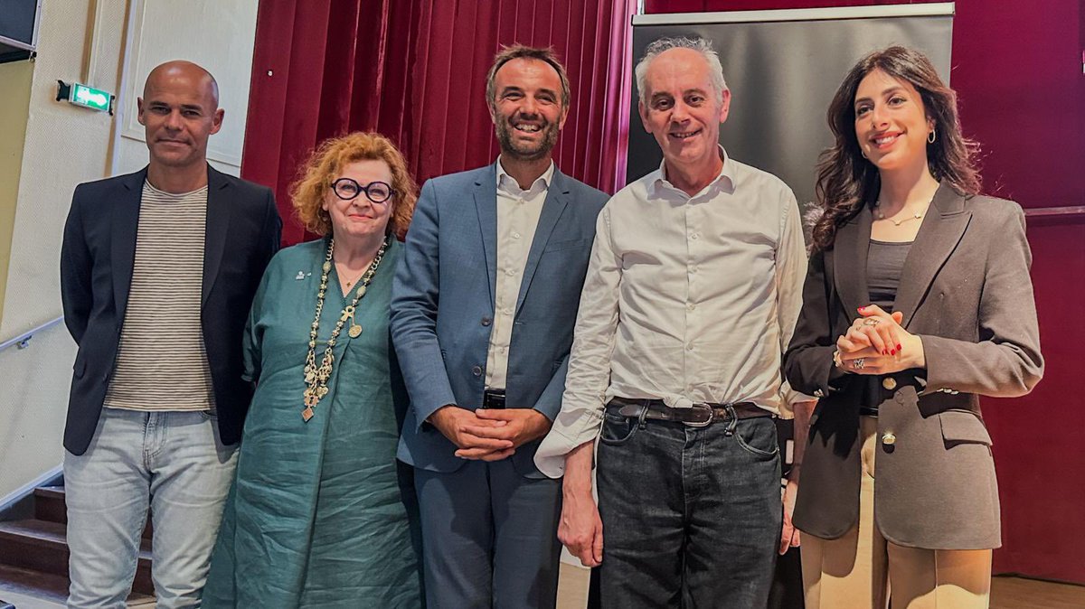 Shannon Seban (@shannonseban) on Twitter photo « Ce n’est pas la peur qui détruit les peuples, c’est le silence. », Boualem Sansal dans Le Serment des barbares.
À Montpellier aux côtés de <a href="/MDelafosse/">Michaël Delafosse</a> et de notre <a href="/CSoutienBS/">Comité de soutien international à Boualem Sansal</a> pour exiger la libération immédiate de Boualem Sansal.
Il est urgent de durcir le ton face au régime « Ce n’est pas la peur qui détruit les peuples, c’est le silence. », Boualem Sansal dans Le Serment des barbares.
À Montpellier aux côtés de <a href="/MDelafosse/">Michaël Delafosse</a> et de notre <a href="/CSoutienBS/">Comité de soutien international à Boualem Sansal</a> pour exiger la libération immédiate de Boualem Sansal.
Il est urgent de durcir le ton face au régime