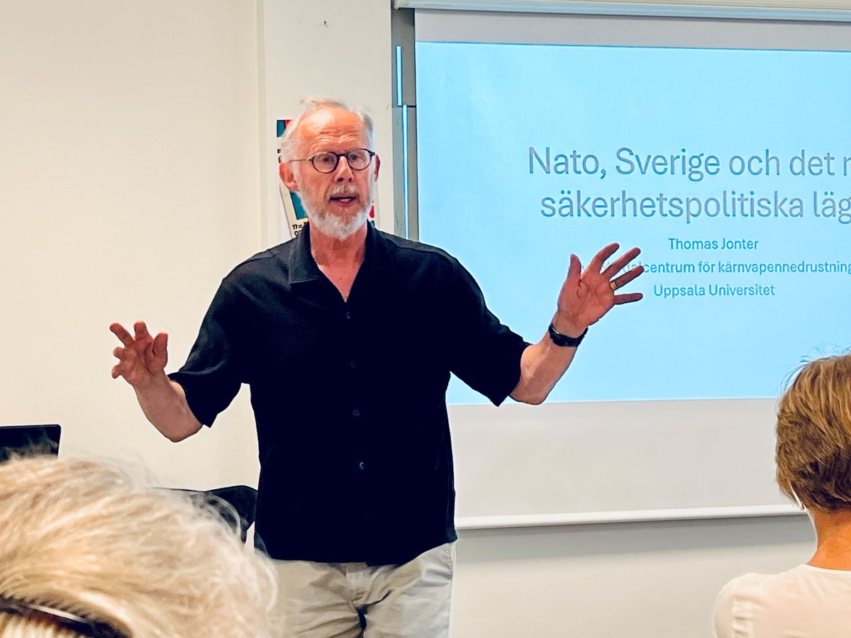Our working group leader Thomas Jonter was invited to give a talk at a meeting of Upper-secondary school civics teachers (Samhällslära). It was valuable to get a fresh update regarding education goals as well as what questions are on top of the mind of students and teachers.
