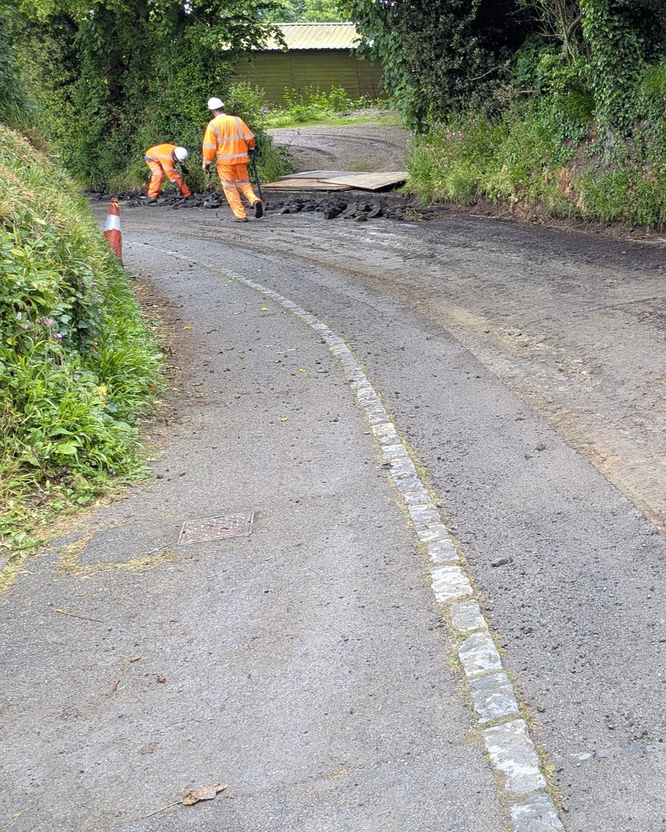 We recently finished reconstructing and resurfacing Route des Fauconnaires in St Andrew ✅

Resurfacing our roads prevents damage to vehicles and mitigates the need for more significant repairs further down the line.