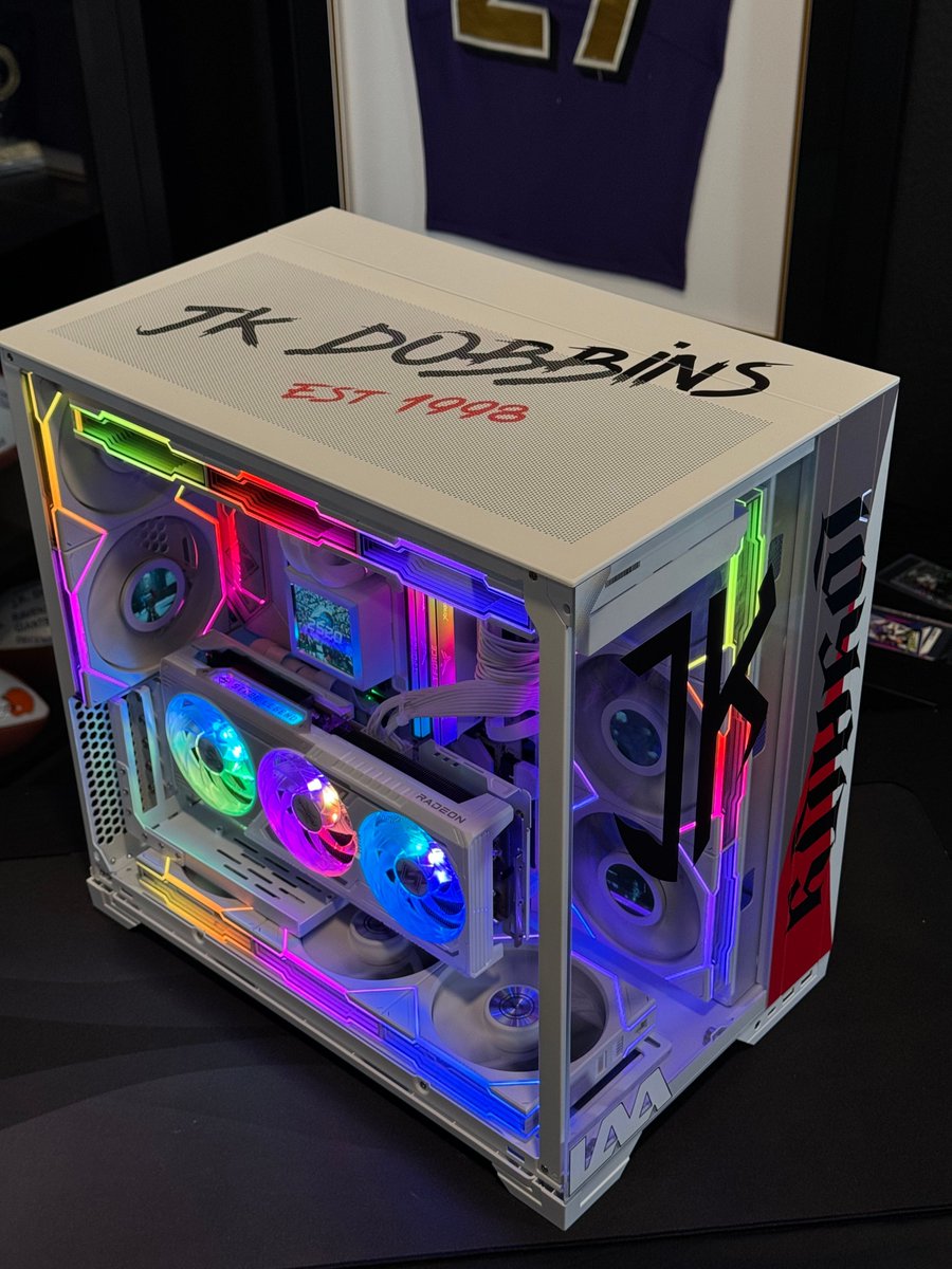 GlobalLianli's tweet photo. Check out the build from NFL running back, JK Dobbins!
Cr. @gamertechtoronto
#lianli #pc #fans #case #setup #build #O11VisionCompact https://t.co/m2dhCunbUk