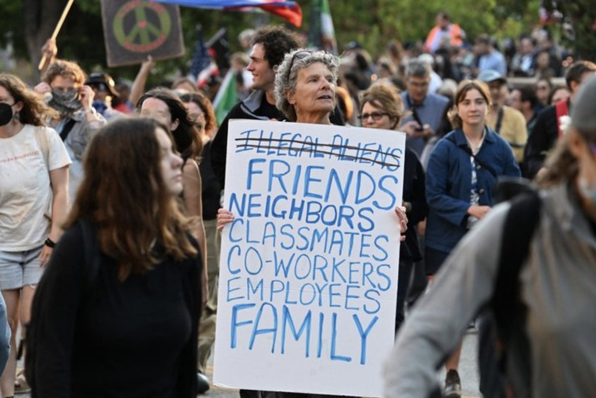 📢 Cosa è successo questa settimana?

📌 Deportazioni e repressioni sistematiche negli Usa;
📌 in piazza per i permessi di soggiorno;
📌 la Cedu si pronuncia a favore dell’Italia nel caso del naufragio del 2017 al largo della Libia

👉 openmigration.org/web-review/i-m…