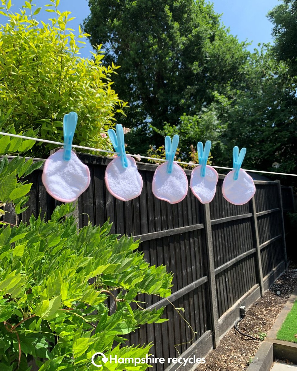 RecycleHants's tweet image. 💄♻️ This #PlasticFreeBeautyDay, make a small swap for a big impact!
✨ Switch single-use wipes for reusable cotton pads—easy to wash, kind to the planet 🌍
Just pop them in the laundry & hang out to dry!
#HampshireRecycles