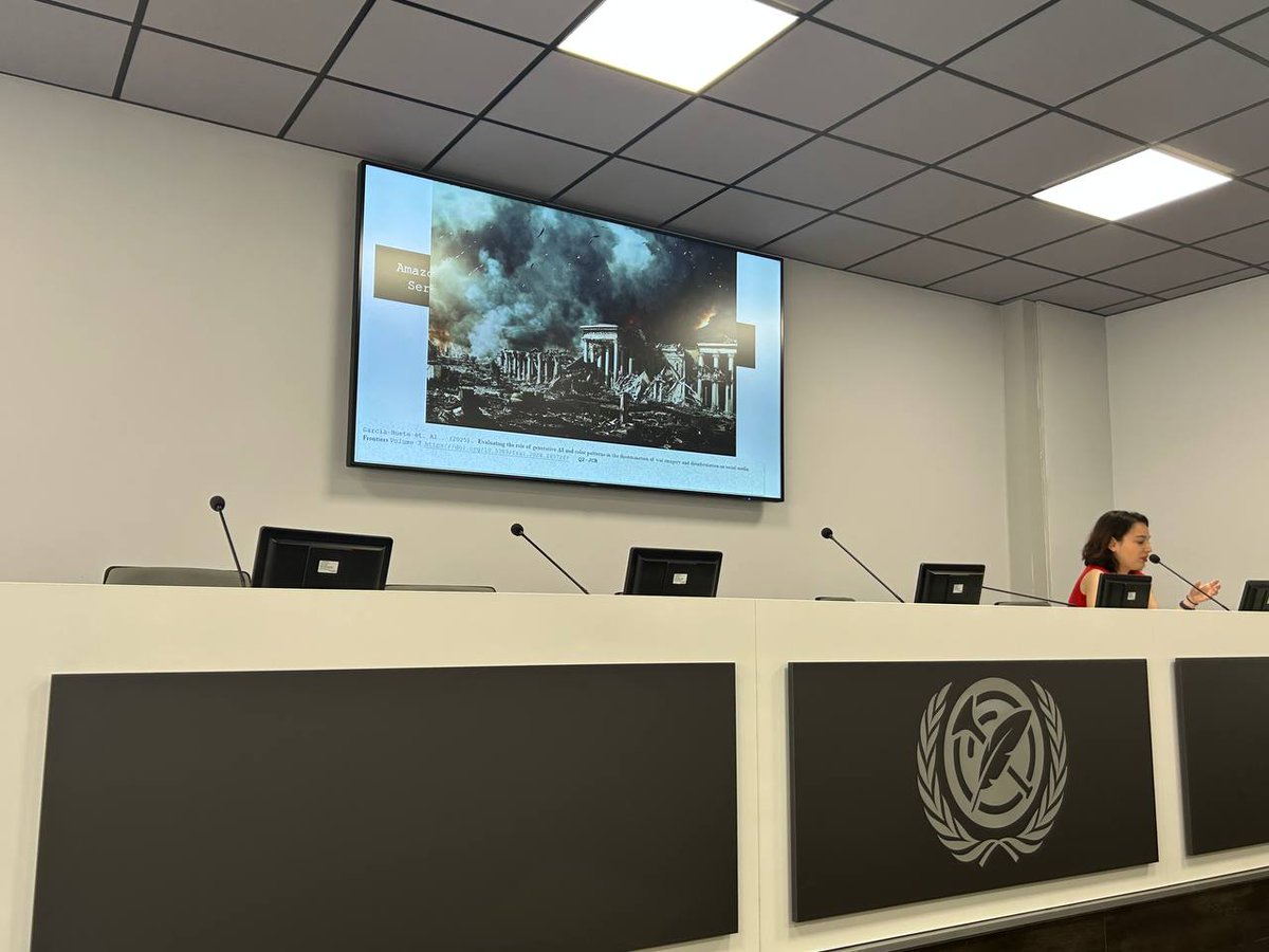 Orgullo máximo por codirigir la tesis de <a href="/Estibartist/">Estibaliz</a>, la cual lo ha bordado en el #PhDay2025 organizado en <a href="/UCMccinf/">Facultad Ciencias Información</a>.
Su trabajo en el que enlaza #IA, #CloudComputing y #desinformación ha generado un montón de preguntas e interés.