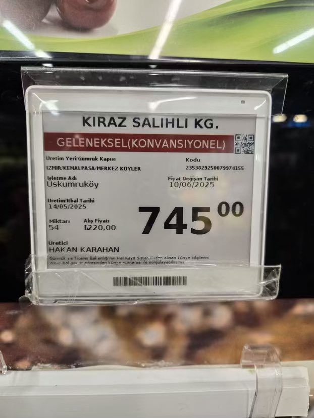 İstanbul Sarıyer Zekeriyaköy’deki Sarıyer Market’te bir kilo kiraz:

- Alış fiyatı: 220 TL
- Satış fiyatı: 745 TL