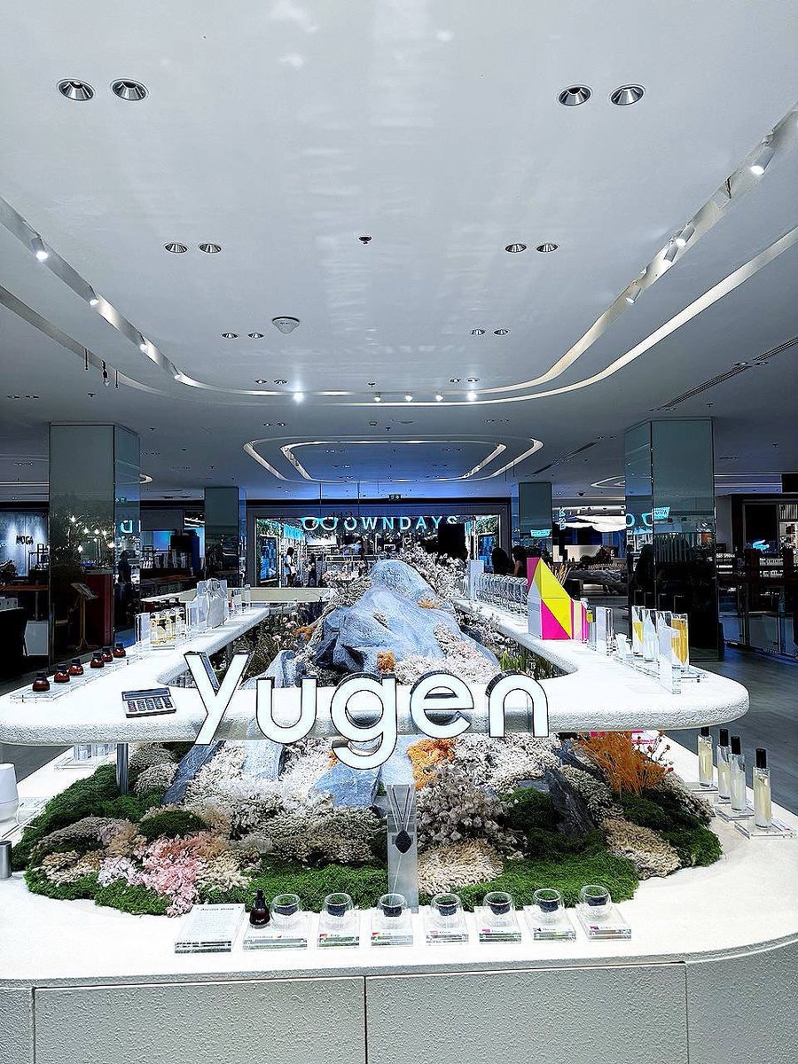 wendyissosleepy's tweet image. ✨Yugen的世界，如诗如画，唤醒五感的极致体验。
自然与艺术的融合，每一步都沉浸在优雅香气中。
#FragranceArt #LuxuryScent #ScentExperience