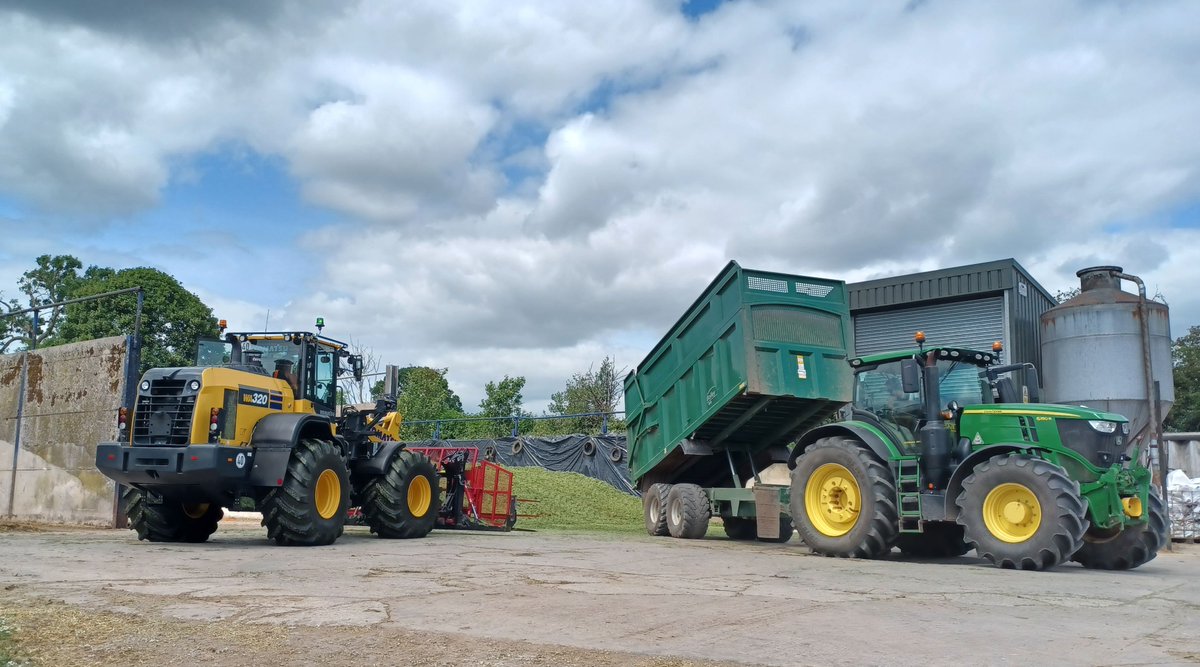 More silage work for this agricultural spec Komatsu WA320-8 Wheel Loader.

These machines are ideal tools for loading and material handling, for contractors or on large farms. Fitted with robust safety equipment, they provide protection for both the operator and the machine.