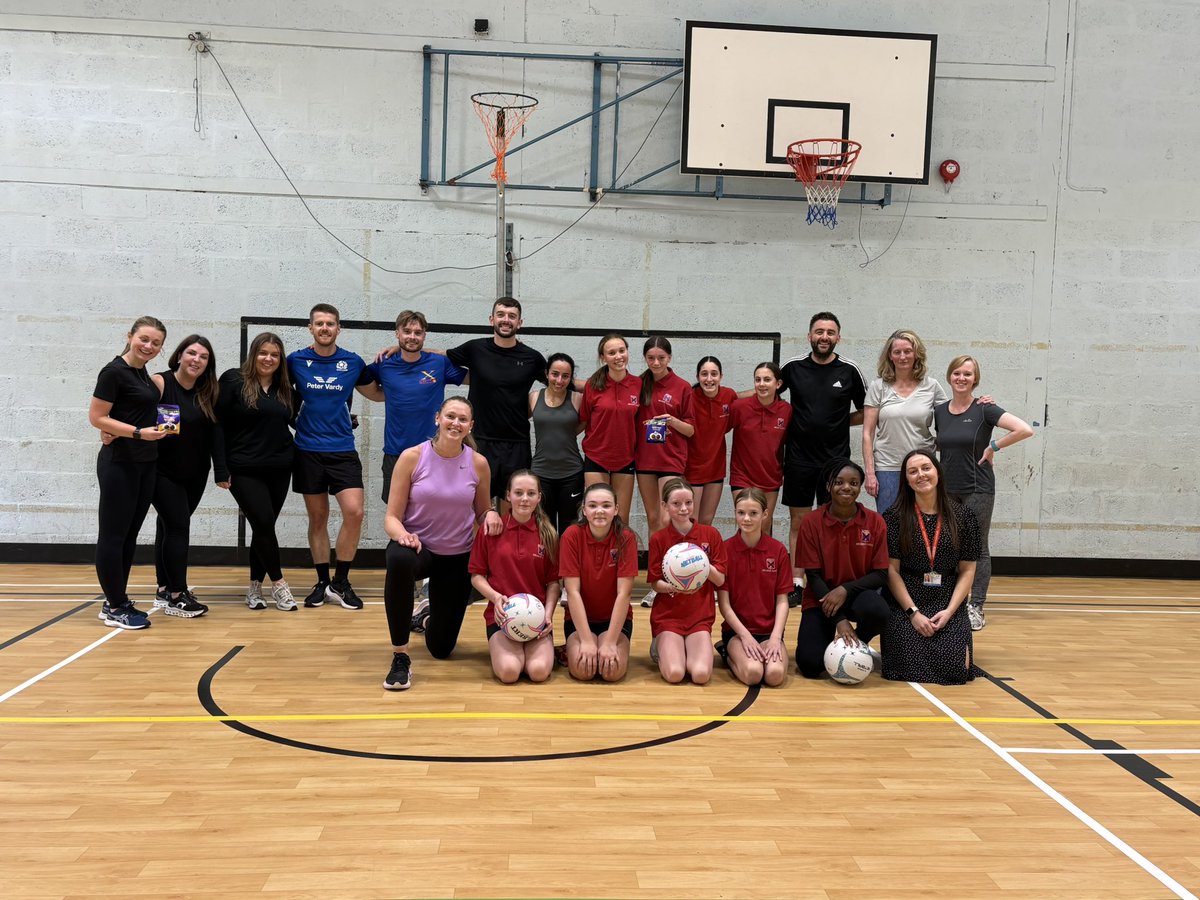 MCHSPhysEd's tweet photo. 🏐STAFF vs PUPILS NETBALL MATCH🏐

What a fantastic netball game we had after school. Both staff and pupils played really well and most importantly - had fun.

The staff managed to get the win with a final score of 15-9 🏆

Well done everyone 👏🏼

#MearnsCastlePE https://t.co/zoWFE8I7RH