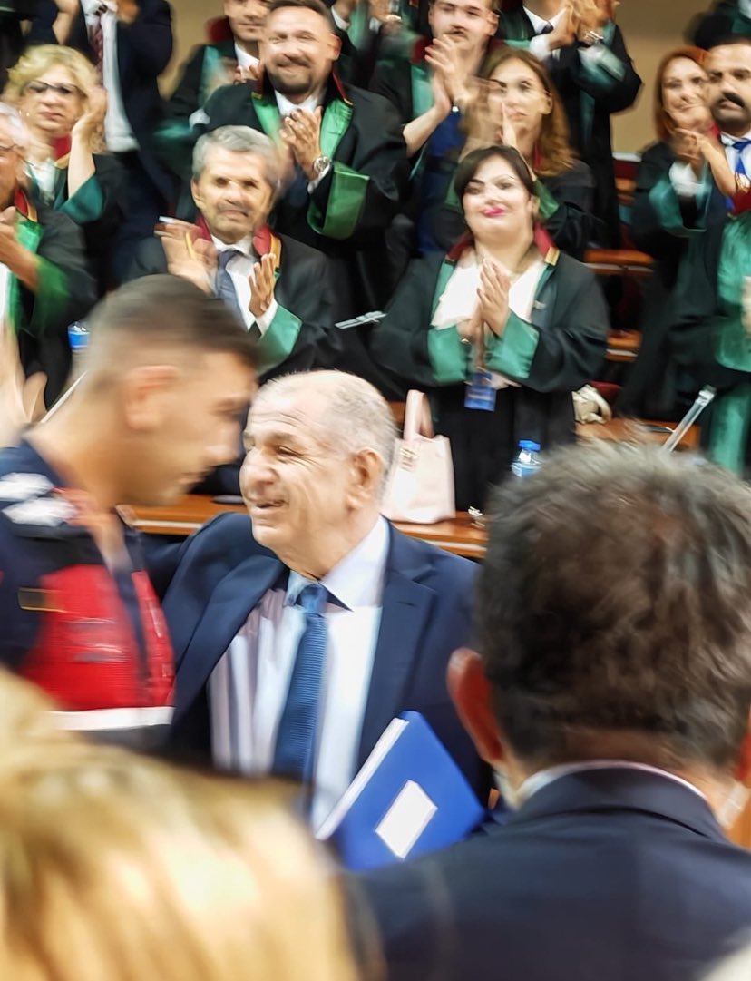 Türk Milleti olarak bizim için verdiğiniz  ve vereceğiniz mücadeleler için teşekkürler Ümit Hocam. Bugün sizi almadan çıkmayacağız. #ÜmitÖzdağÖzgürlük