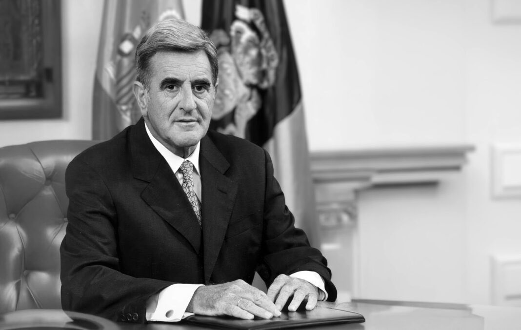 Uno de los políticos imprescindibles para entender la Canarias de hoy. Desde un municipalismo arraigado en el movimiento vecinal supo proyectar su forma de entender la  política a todo el Archipiélago.

Hasta siempre Manuel Hermoso.