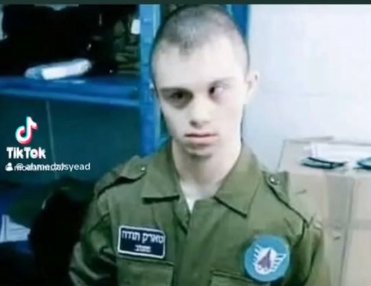 #السيسي_بطل_الحكاية 
#قافلة_الصمود_الخرفانية
الجندى الاسرائيلى البطل شاليط تمكن من ابادة فرقة كاملة من الاعداء بدبابته الميركافا ثم تبين فى النهاية انهم جميعا زملاؤه فى نفس الفرقة وانه لم يتمكن من تمييزهم بسبب الحول الشديد فى عينيه
😂😂😂😂😂😂😂😂