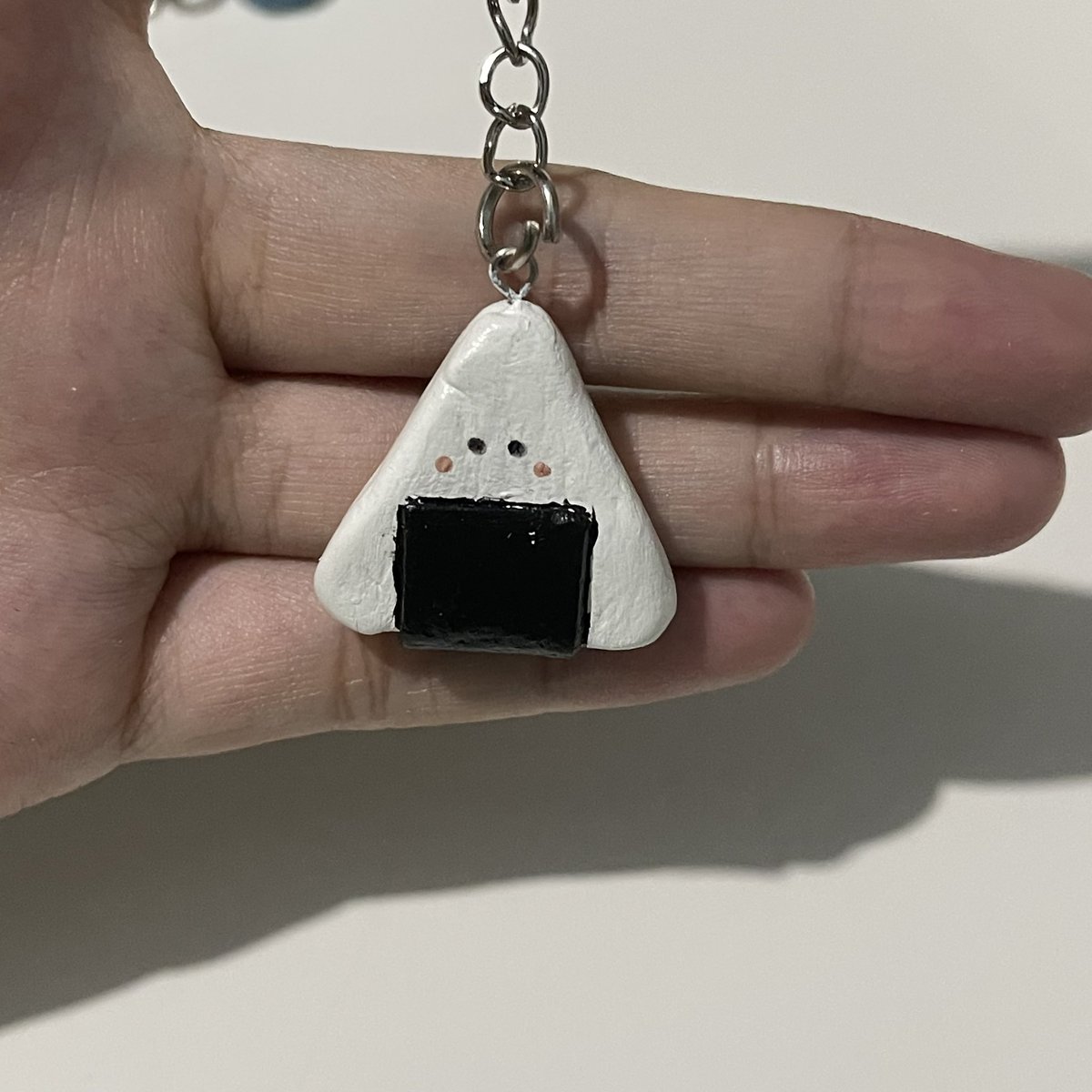 riowonn's tweet photo. #rionsells wts lfb ph

hii!! i’m making clay keychains and can customized too!!💗

₱30 each for these designs🫶 

50% dp (non refundable)
50% rembal once done

💳 : gcash
🚚 : jnt, lalamove

can add them on beaded keychains too!!🥰

wtb lfs commission comms art help rt https://t.co/8sVmOZesGP