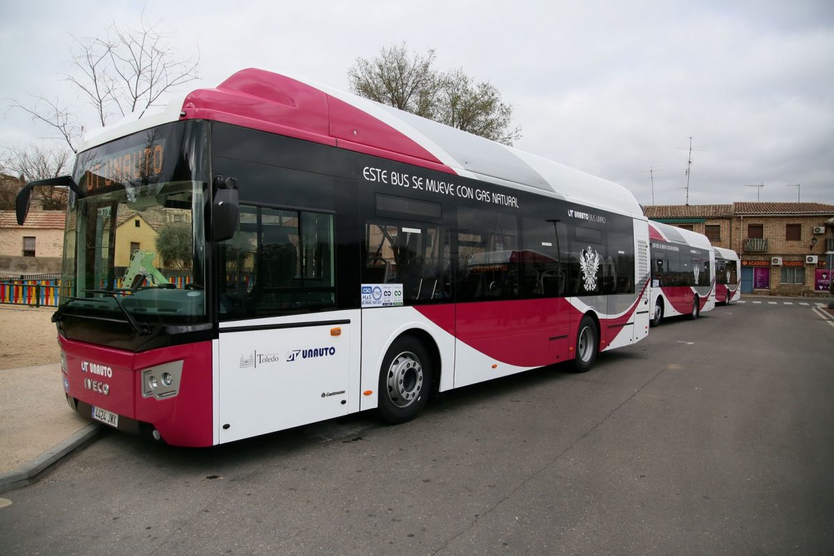 🚔#Corpus2025| Dispositivo especial de tráfico  

🚍Los autobuses al Casco serán gratuitos desde el miércoles 18 a las 19:00 h hasta el jueves 19 a las 15:00 h. 

🚏  La cabecera se traslada a la Ronda del Granadal