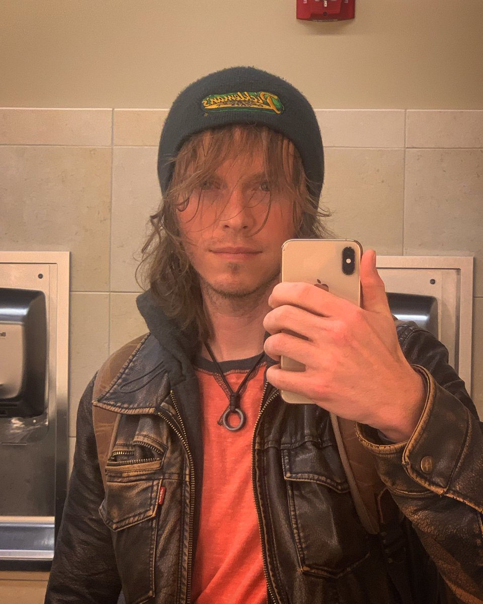 HoppyWesley's tweet photo. Turn up the Nirvana. Being way too long between haircuts has me hella in my grunge era. https://t.co/pM5j8vGXGx