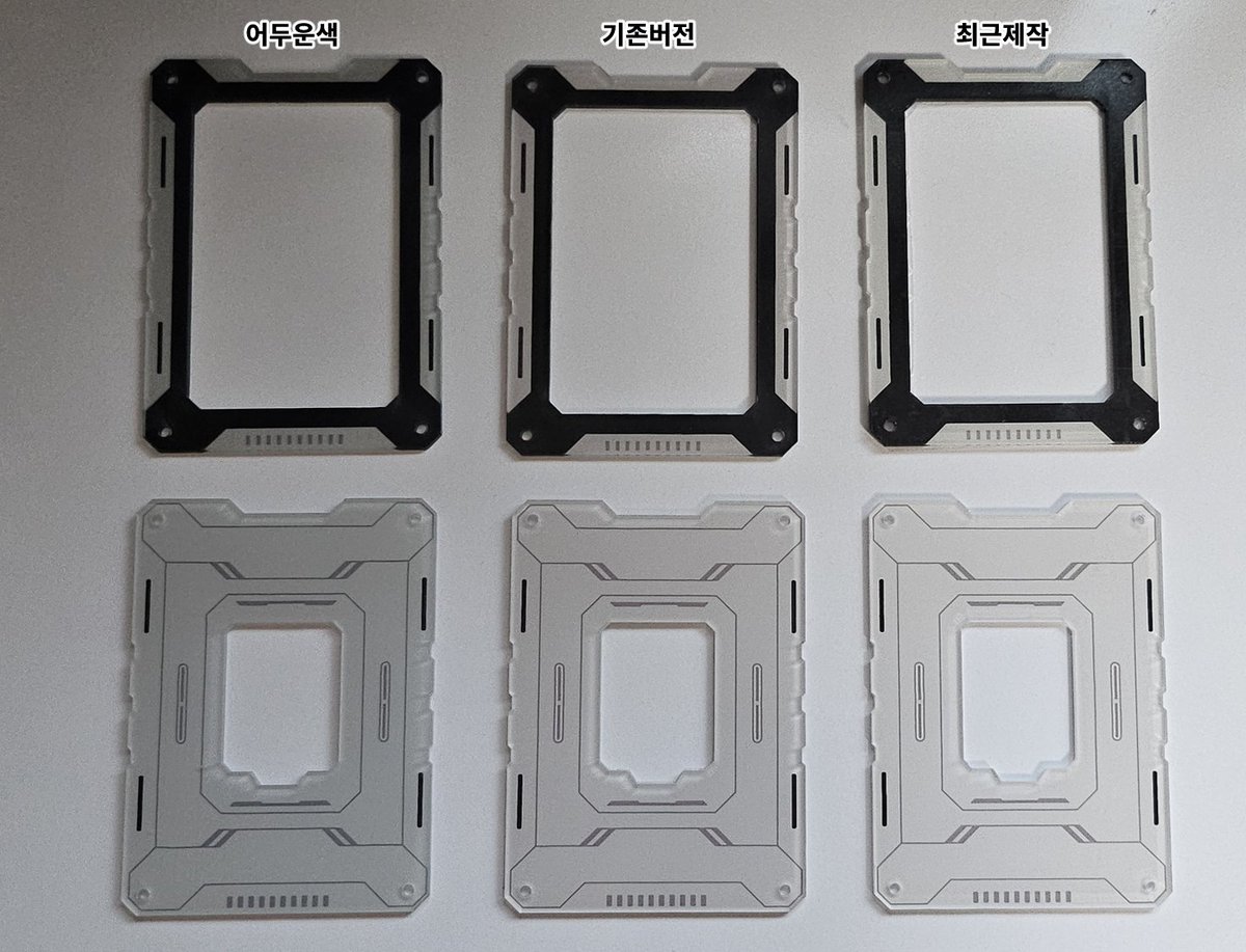 화이트 색상은 색감 이슈로 출시가 잠시 미뤄졌으나
완벽하게 일치시키는 것은 어려워 최대한 비슷한 느낌으로 이번에 판매될 예정입니다.
※ 인쇄 설비나 환경에 따라 색상이 약간 다를 수 있습니다.

6월 18일(화)부터 포카홀더 전 색상 판매 시작
6월 21일(금)까지 어두운 색상 판매 진행