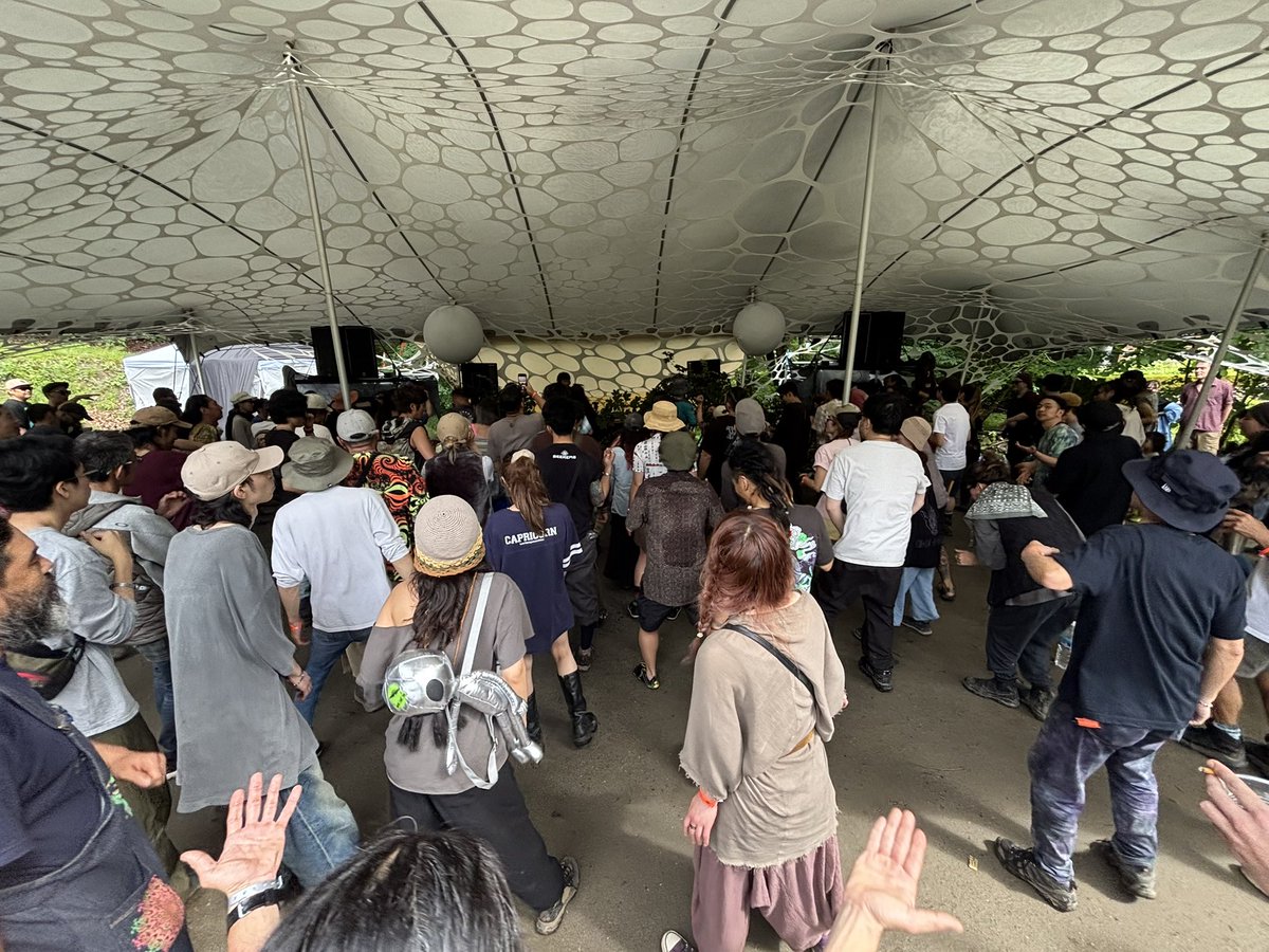 pervertti_sho's tweet photo. Seekers Open Air 2025 6.14-15
大体雨のコンディションでしたが、最後は天気も回復して良かった。
終始雨の中でしたがフロアの熱気はずっと良い感じでした。アンダーグラウンドなダンスパーティーとしては客層も良く群を抜いた盛り上がりかと♪ https://t.co/4TWINMkjOG