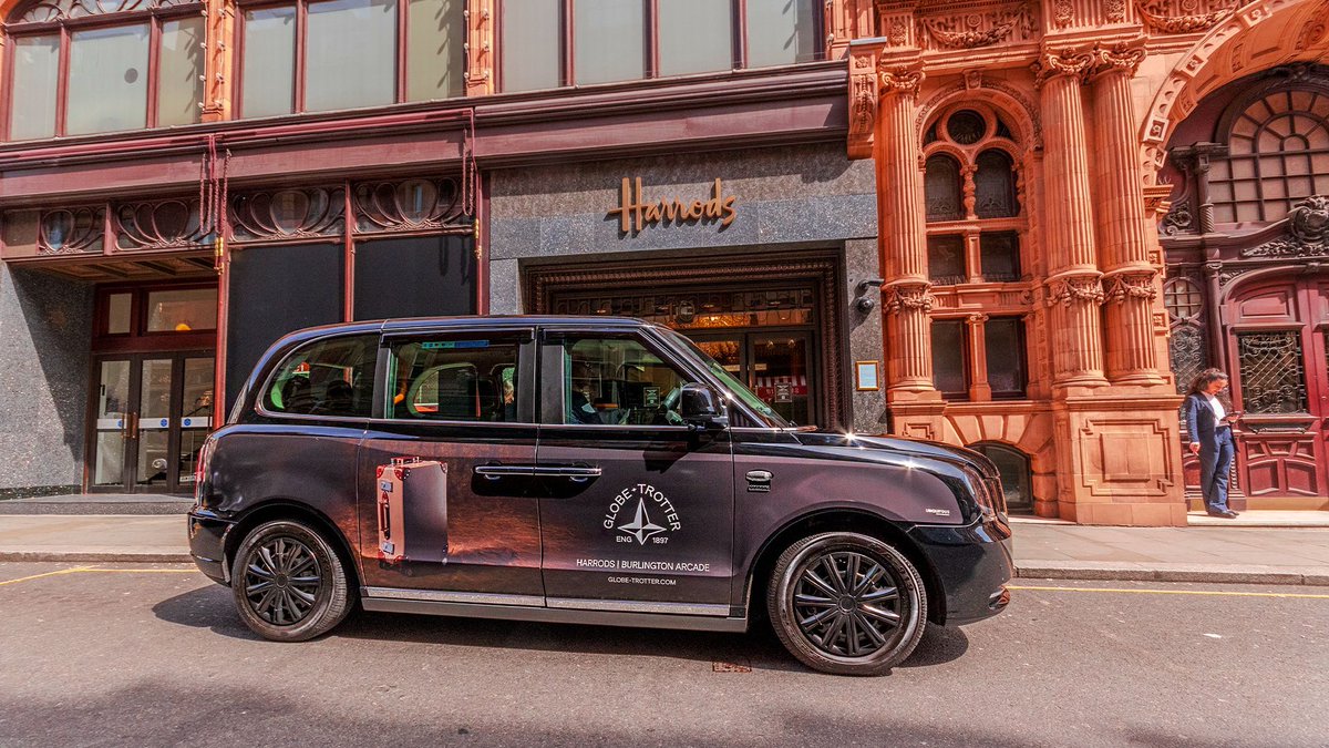 UbiquitousTaxis's tweet image. Stylish, elegant, and luxurious. For a brand like @globe_trotterUK, it helps that Taxis have space in the boot for plenty of Globe Trotter suitcases!
#brandawareness
#taxiadvertising
#creativeadvertising