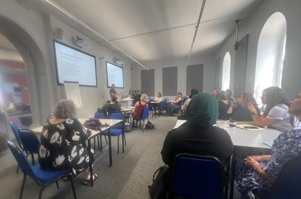 aldinhe_LH's tweet photo. Steve White from University of Southampton is in full swing, presenting his mini keynote at #ALDcon25 on: Is there more to learning than social constructivism? #LoveLD https://t.co/Bdq9cQCBB9