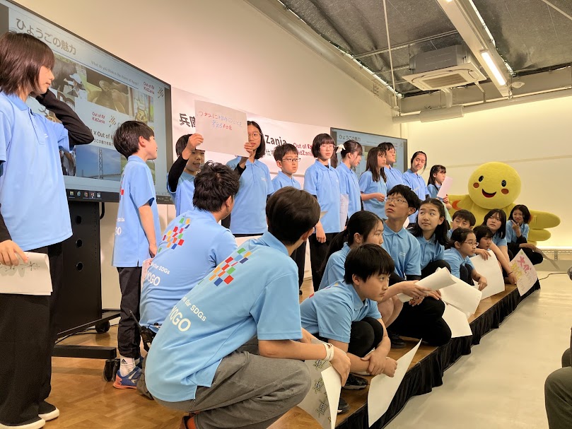 KIDZ_MATSURI's tweet photo. 「兵庫県企画部万博推進局のキッズ職員」として活動しているこどもたちが、5月に万博会場で「ひょうごの魅力」を元気いっぱいに発信してきました！こどもたちのがんばりで、会場は大盛況🎉

そして次はいよいよ…！
8月7日 #こどもミライ祭り #EXPOアリーナ🏟️
大きなステージで発表するこどもたちに、たくさんの応援をお願いします📣✨