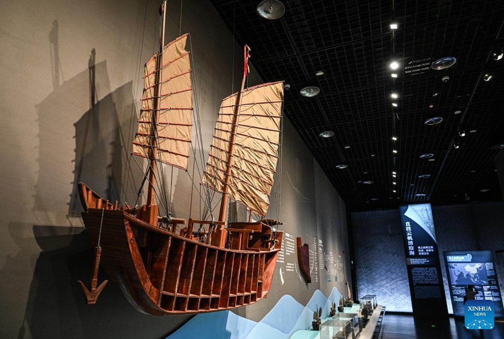 Exhibits relevant to Maritime Silk Road showcased at China (Hainan) Museum of South China Sea
Le Musée chinois de la Mer de Chine méridionale (Hainan) présente des expositions relatives à la Route de la Soie maritime