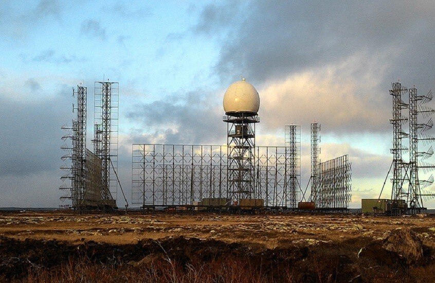 صحيفة أمريكية: رادار روسي الصنع ساعد إيران على إسقاط مقاتلة شبحية أمريكية  .

 أفادت مجلة Military Watch Magazine بأن إيران تمتلك المعدات والتقنيات اللازمة لاعتراض طائرات الجيل الخامس.