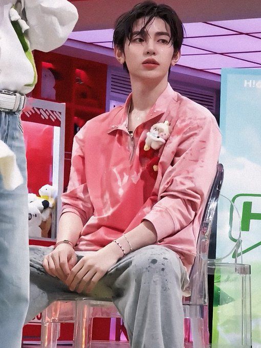 EBOYXIN's tweet photo. I don't know, maybe I have a thing for Boys Planet G/C centers? The thing is they have the same vibes, so I really hope Zhou Anxin debuts so I can go crazy over both him and Zhang Hao 

#BOYS2PLANET #AnxinZhouHola #ANXinFirstSight #조우안신 #ZHOUANXIN 
#アンシン #周安信 https://t.co/NQVEt70mo1