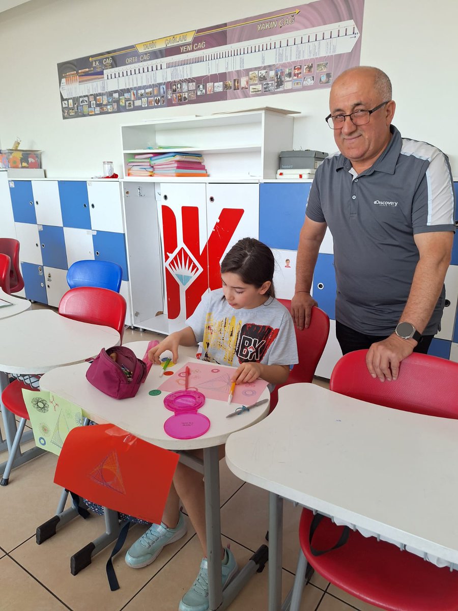 BKKutahyakampus's tweet image. @bahcesehir_k12 #bahcesehirdebugün
İlkokul öğrencilerimiz Stem Junior &quot;Hayal Dünyam&quot; konulu  fuarda hazırladıkları çalışmaları sergiledi. #kutahyabk #stemjunior