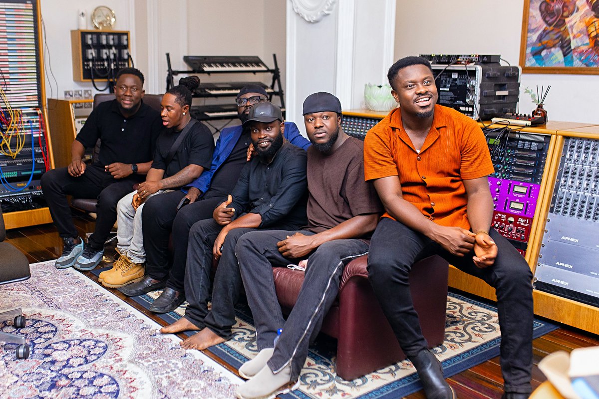keeimag's tweet photo. A new Dawn Solid team for @AchiaaMusic God indeed did it.
#rebranding #Gospel #musicians https://t.co/GKufAwsszI