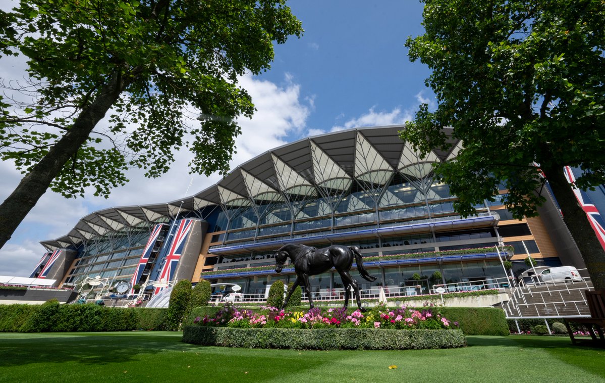 Going: Good to Firm (Good in places)
Forecast: ☀️☀️☀️
#GreenTeam arrived ✅

#RoyalAscot