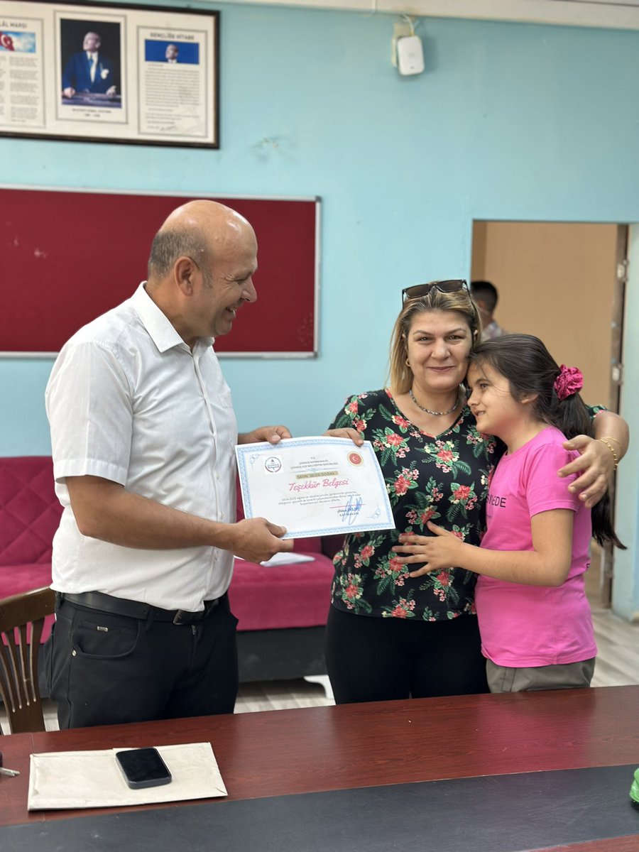 Okulumuz özel eğitim öğretmenlerinden Selda Doğan ve Ramazan Çelik hocamıza öğrencimiz için gösterdikleri üstün başarıdan dolayı İlçe Milli Eğitim Müdürü Sayın <a href="/CevatBaran9/">Cevat Baran</a> tarafından teşekkür belgesi takdim edildi.
<a href="/cunguskymkmlk/">Çüngüş Kaymakamlığı</a> 
<a href="/Cungusilcemem/">Çüngüş İlçe Milli Eğitim Müdürlüğü</a> 
<a href="/CevatBaran9/">Cevat Baran</a>