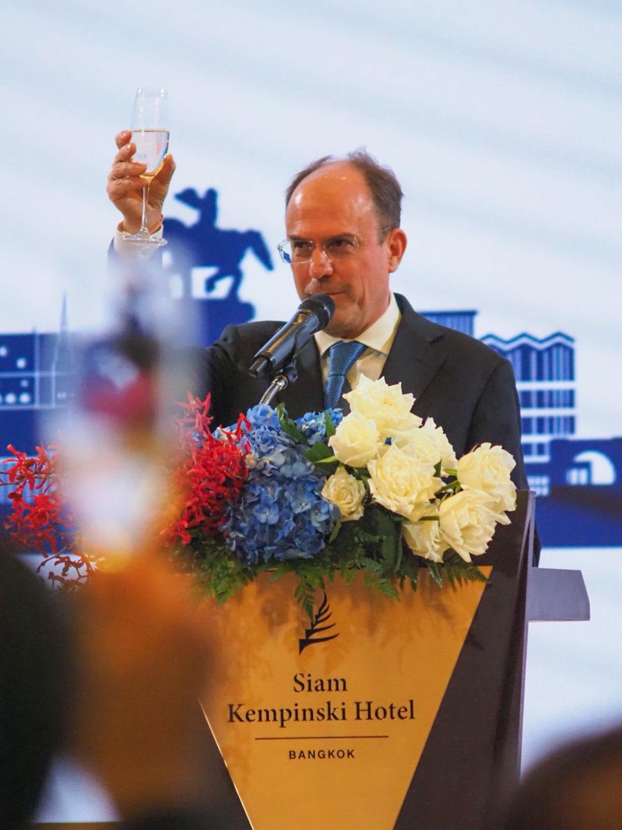 HemmerPatrick's tweet photo. Our gratitude goes to all our friends and partners who joined #LuxembourgNationalDay reception✨ Thank you for making this event a true reflection of our strong and diverse ties 🇱🇺🤝🇹🇭 https://t.co/sdTHK39WAg