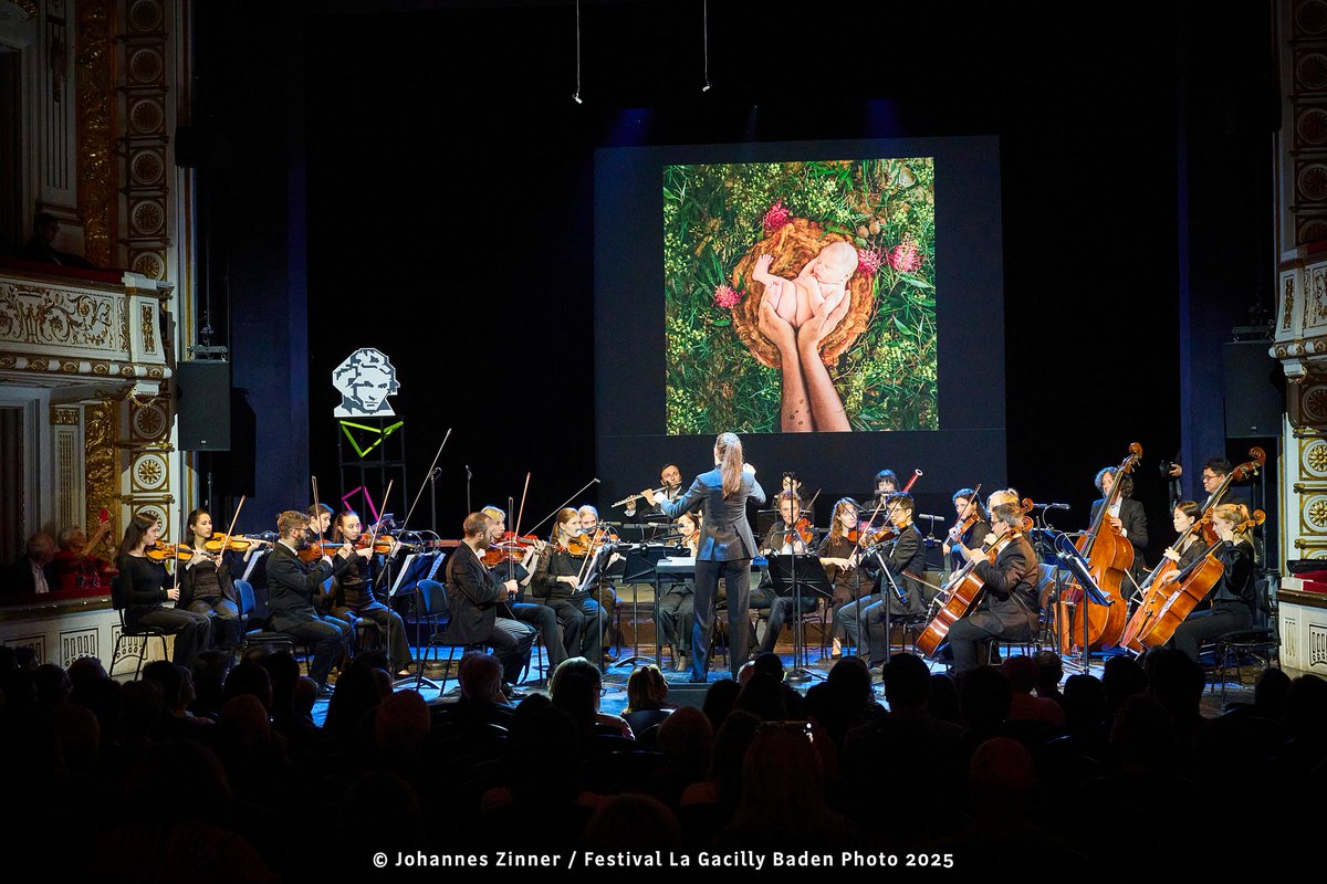 AusAmbVIE's tweet image. 📸Australia takes the spotlight at La Gacilly-Baden Photo 2025! Pleased to join the opening of Europe’s largest outdoor photo festival, featuring award-winning 🇦🇺 photographers with images of rural life, First Nations stories & 🇦🇺 landscapes. On show in Baden 🇦🇹 until 12 Oct!