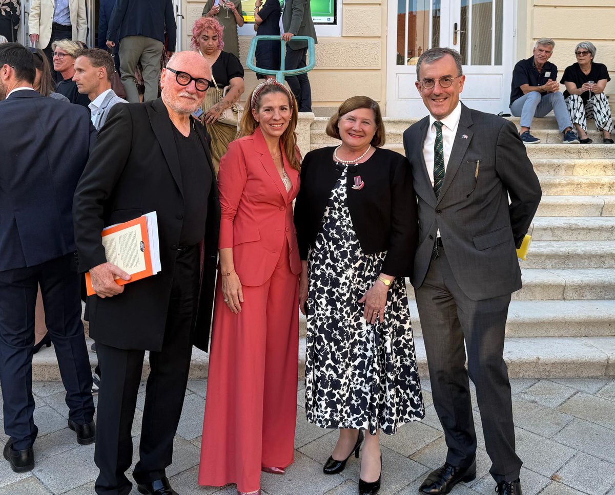 AusAmbVIE's tweet image. 📸Australia takes the spotlight at La Gacilly-Baden Photo 2025! Pleased to join the opening of Europe’s largest outdoor photo festival, featuring award-winning 🇦🇺 photographers with images of rural life, First Nations stories & 🇦🇺 landscapes. On show in Baden 🇦🇹 until 12 Oct!