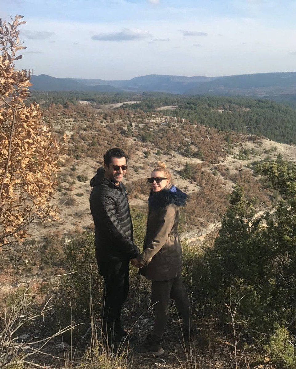 Sinem Kobal, eşi Kenan İmirzalıoğlu'nun doğum gününü, "İyi ki doğdun sevgilim" notuyla kutladı.