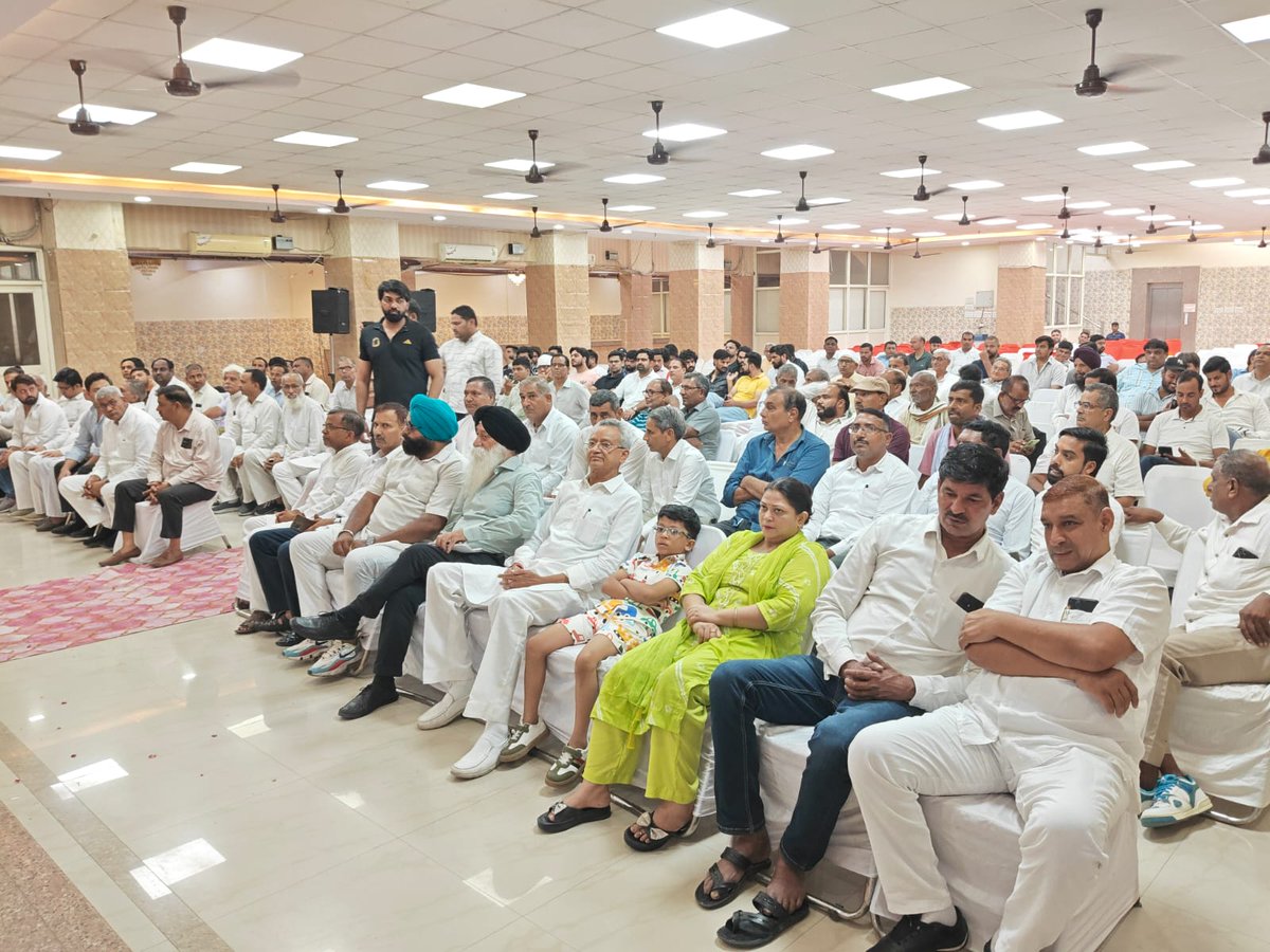 Lakhan Singla INC (@lakhansinglainc) on Twitter photo आज संगठन सृजन अभियान के अनुसार जिला फरीदाबाद कांग्रेस के द्वारा आयोजित जिला कार्यकर्ता बैठक में कार्यकर्ताओं को संबोधित किया..
साथ ही जिला फरीदाबाद कांग्रेस प्रभारी श्री <a href="/manickamtagore/">Manickam Tagore .B🇮🇳மாணிக்கம் தாகூர்.ப</a> जी का फरीदाबाद आगमन पर कार्यकर्ताओं सहित स्वागत किया..
<a href="/RahulGandhi/">Rahul Gandhi</a> <a href="/kharge/">Mallikarjun Kharge</a> <a href="/kcvenugopalmp/">K C Venugopal</a> आज संगठन सृजन अभियान के अनुसार जिला फरीदाबाद कांग्रेस के द्वारा आयोजित जिला कार्यकर्ता बैठक में कार्यकर्ताओं को संबोधित किया..
साथ ही जिला फरीदाबाद कांग्रेस प्रभारी श्री <a href="/manickamtagore/">Manickam Tagore .B🇮🇳மாணிக்கம் தாகூர்.ப</a> जी का फरीदाबाद आगमन पर कार्यकर्ताओं सहित स्वागत किया..
<a href="/RahulGandhi/">Rahul Gandhi</a> <a href="/kharge/">Mallikarjun Kharge</a> <a href="/kcvenugopalmp/">K C Venugopal</a>