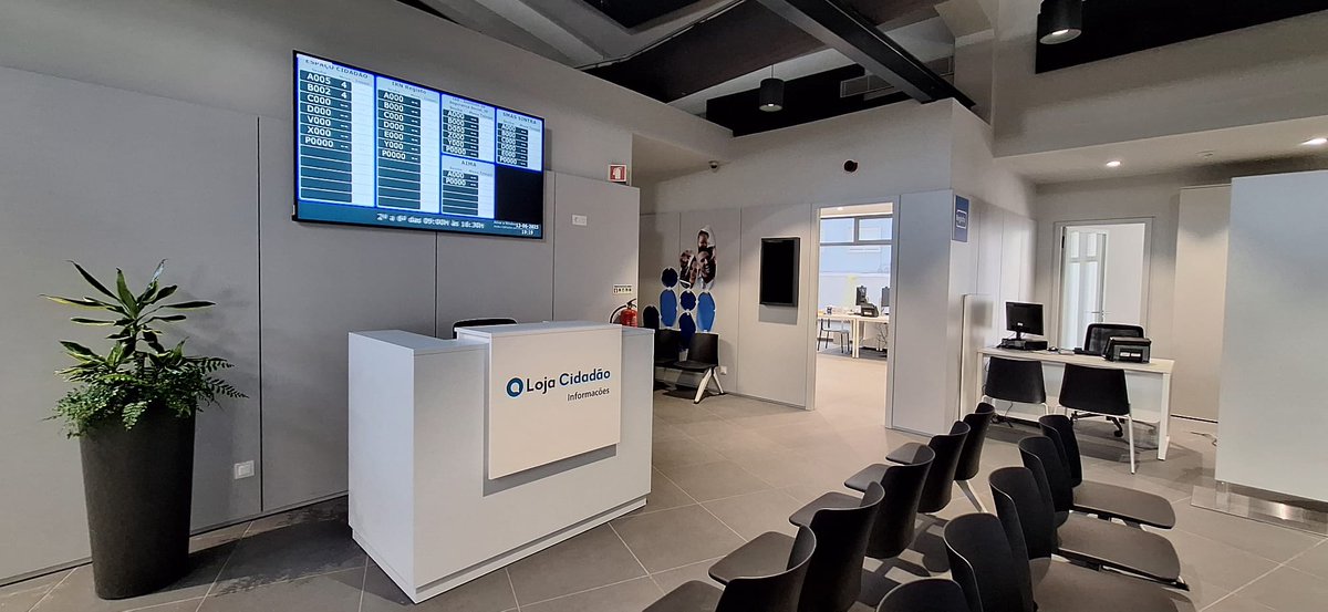 🎉Há uma nova Loja de Cidadão em Queluz!

📍Localizado no Largo do Mercado, este espaço reforça o acesso aos serviços públicos de forma mais simples, próxima e integrada.

🕒Aberta de 2.ª a 6.ª feira:
• Das 9h00 às 16h30
• Até às 16h00 para AIMA, IRN e Segurança Social

#AMAGov