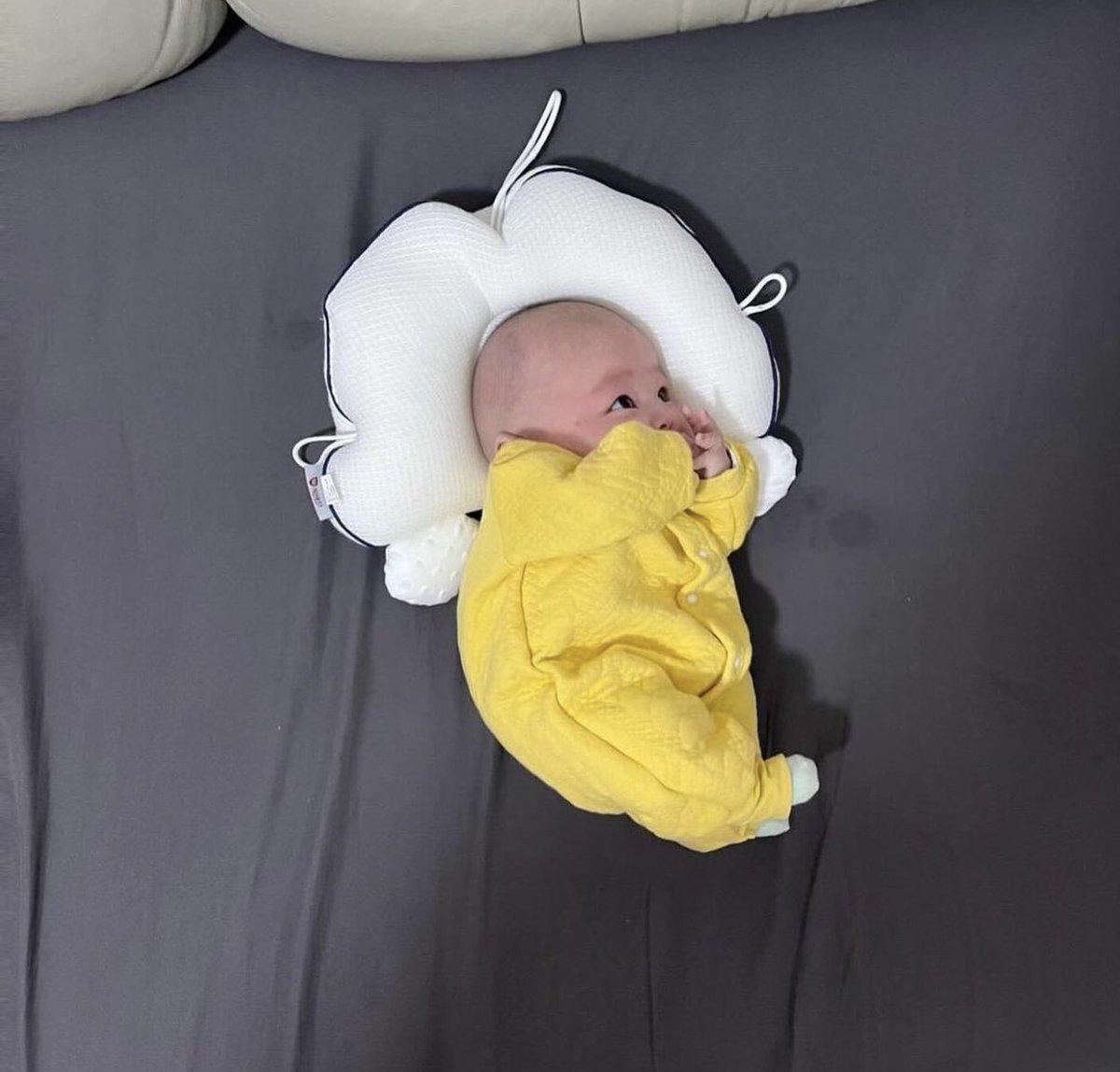 Öperken yanlışlıkla yutarsın bunu. mısır tanesi kadar